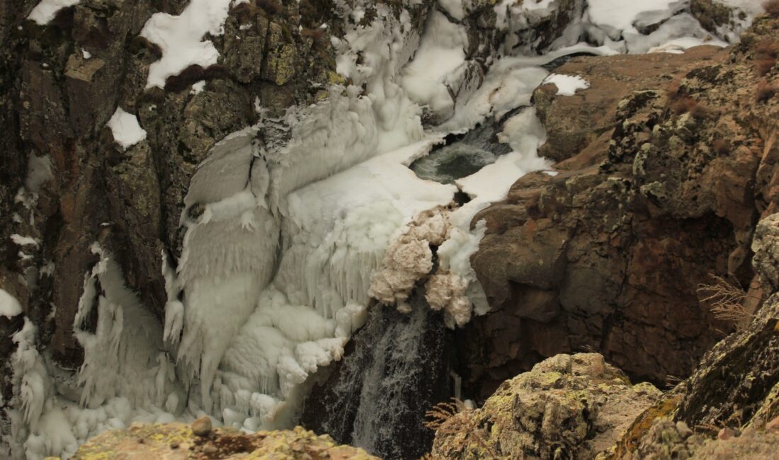 Şuhut ilçesine bağlı Senir köyü sınırları içerisinde yer alan Uçak