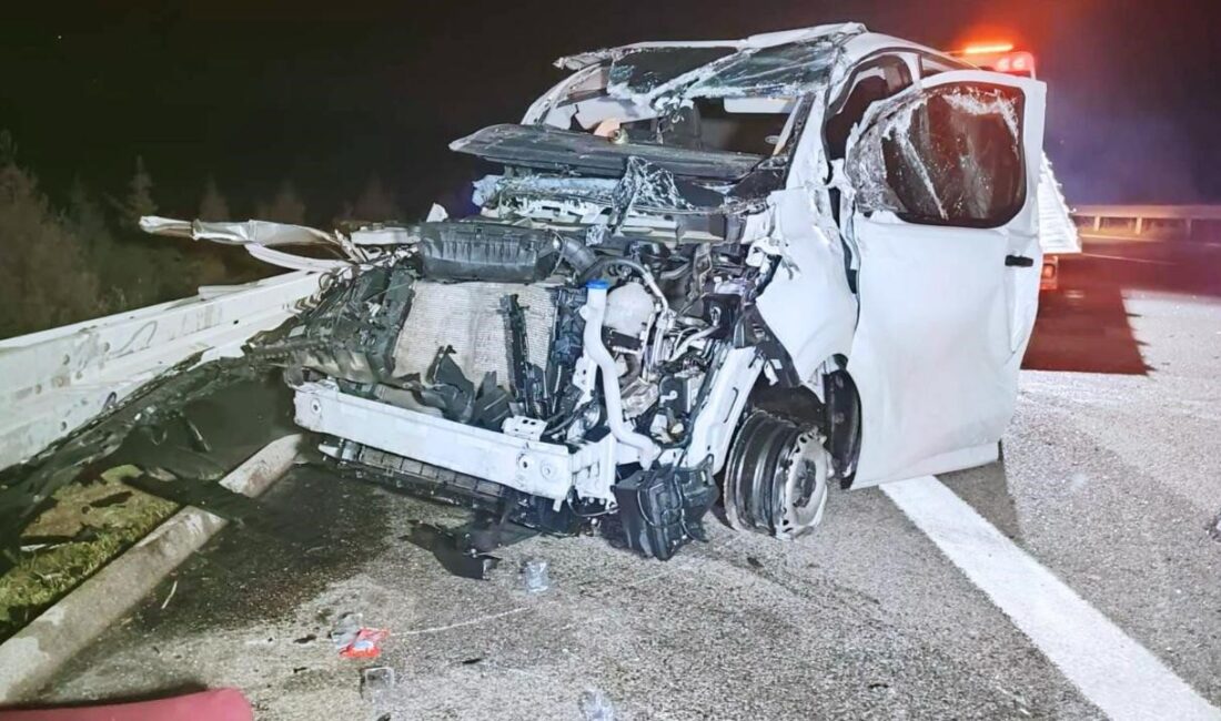 İzmir-İstanbul otoyolunda seyir halinde olan ve kuyumculardan toplanan altınları taşıyan