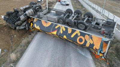 Kaza, kent merkezine bağlı Susuz beldesi girişinde meydana geldi. Edinilen