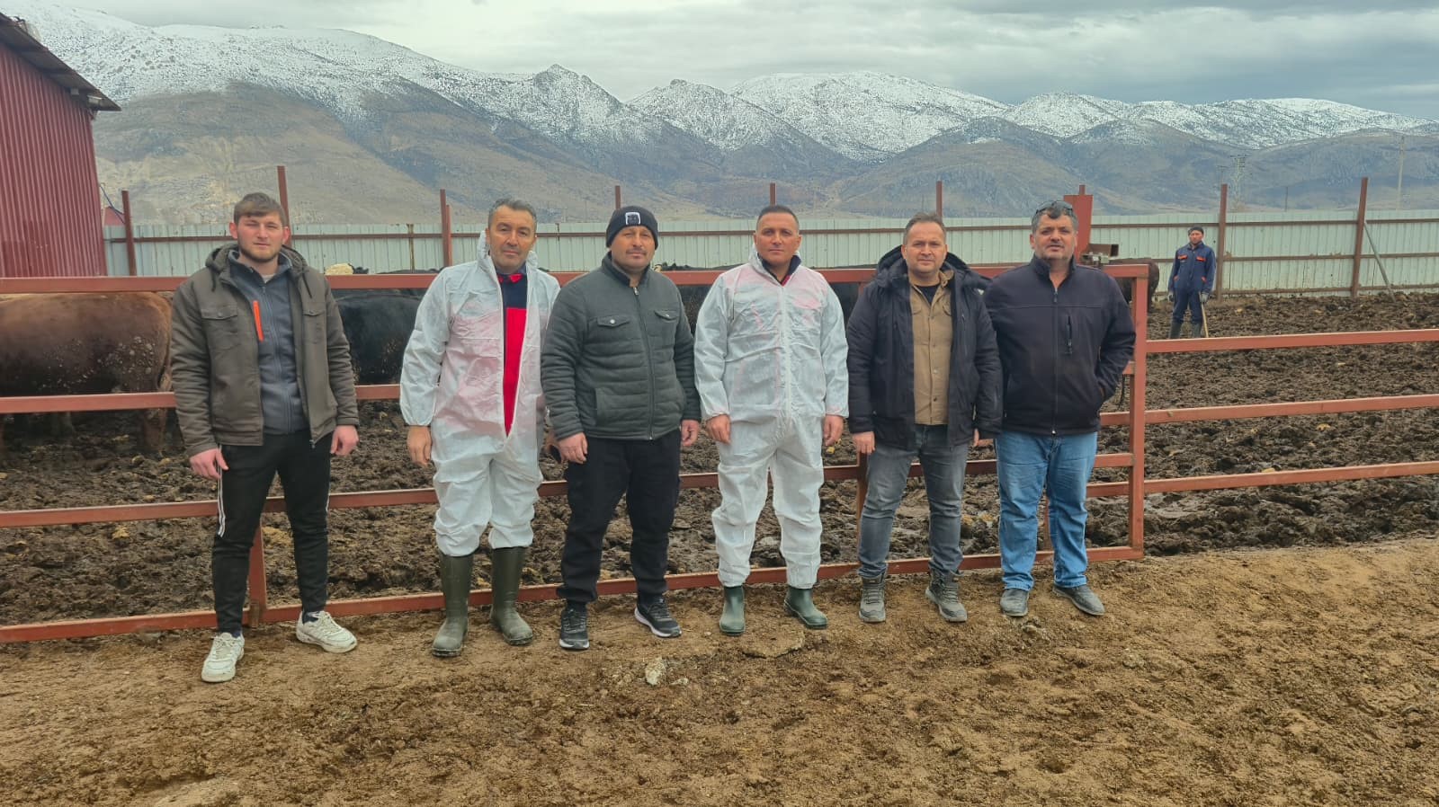  Afyonkarahisar’ın Dinar ilçesinde ithal hayvan besiciliği yapılan işletmelere yönelik denetim