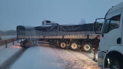 Afyonkarahisar genelinde gün boyu devam eden sağanak yağış, yüksek kesimlerde