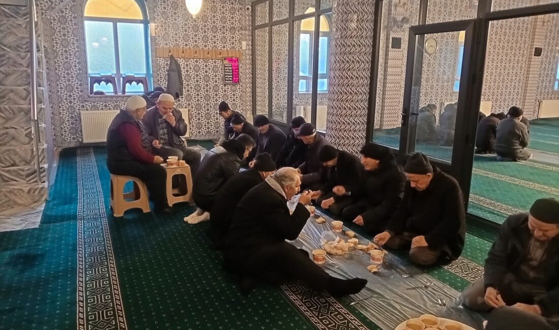 Proje çerçevesinde Karaadilli Yeni Camii’nde sabah namazında bir araya gelen