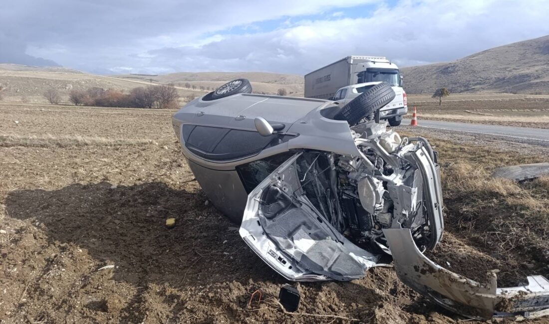 Afyonkarahisar’ın Dinar ilçesinde tırla çarpıştıktan sonra şarampole devrilerek hurdaya dönen