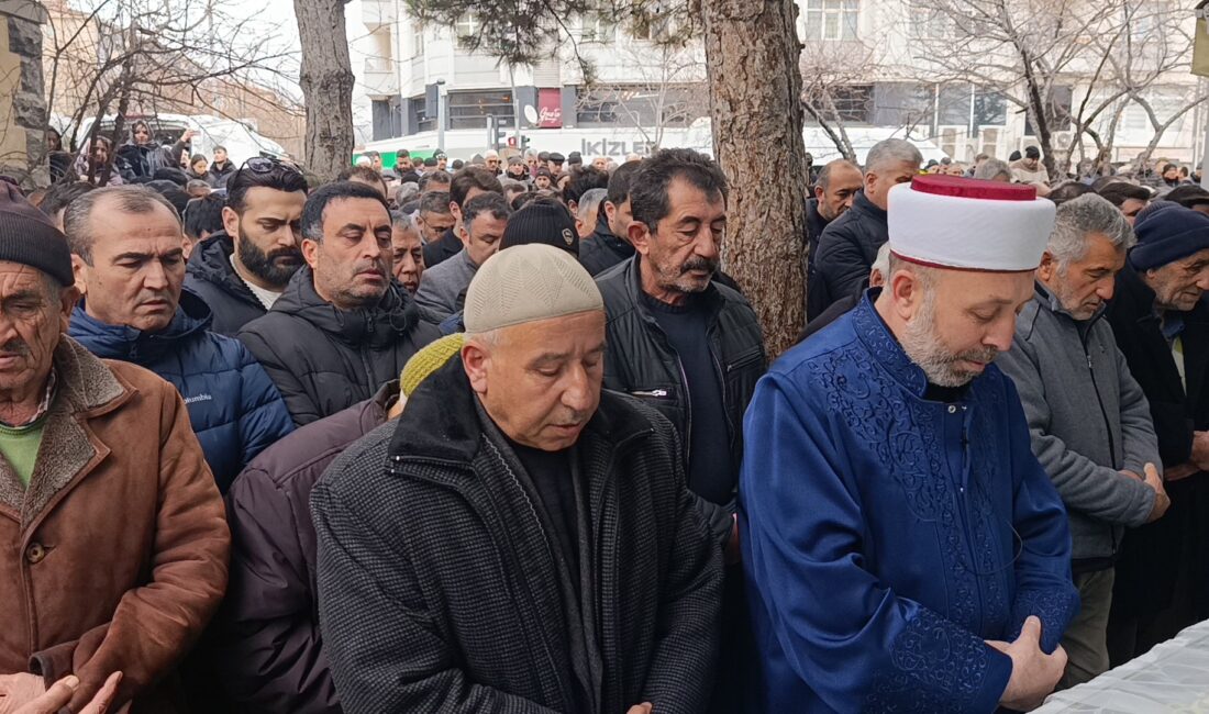 İzmir’in Menemen ilçesinde, hakkında uzaklaştırma kararı bulunan eski erkek arkadaşı