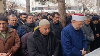 İzmir’in Menemen ilçesinde, hakkında uzaklaştırma kararı bulunan eski erkek arkadaşı