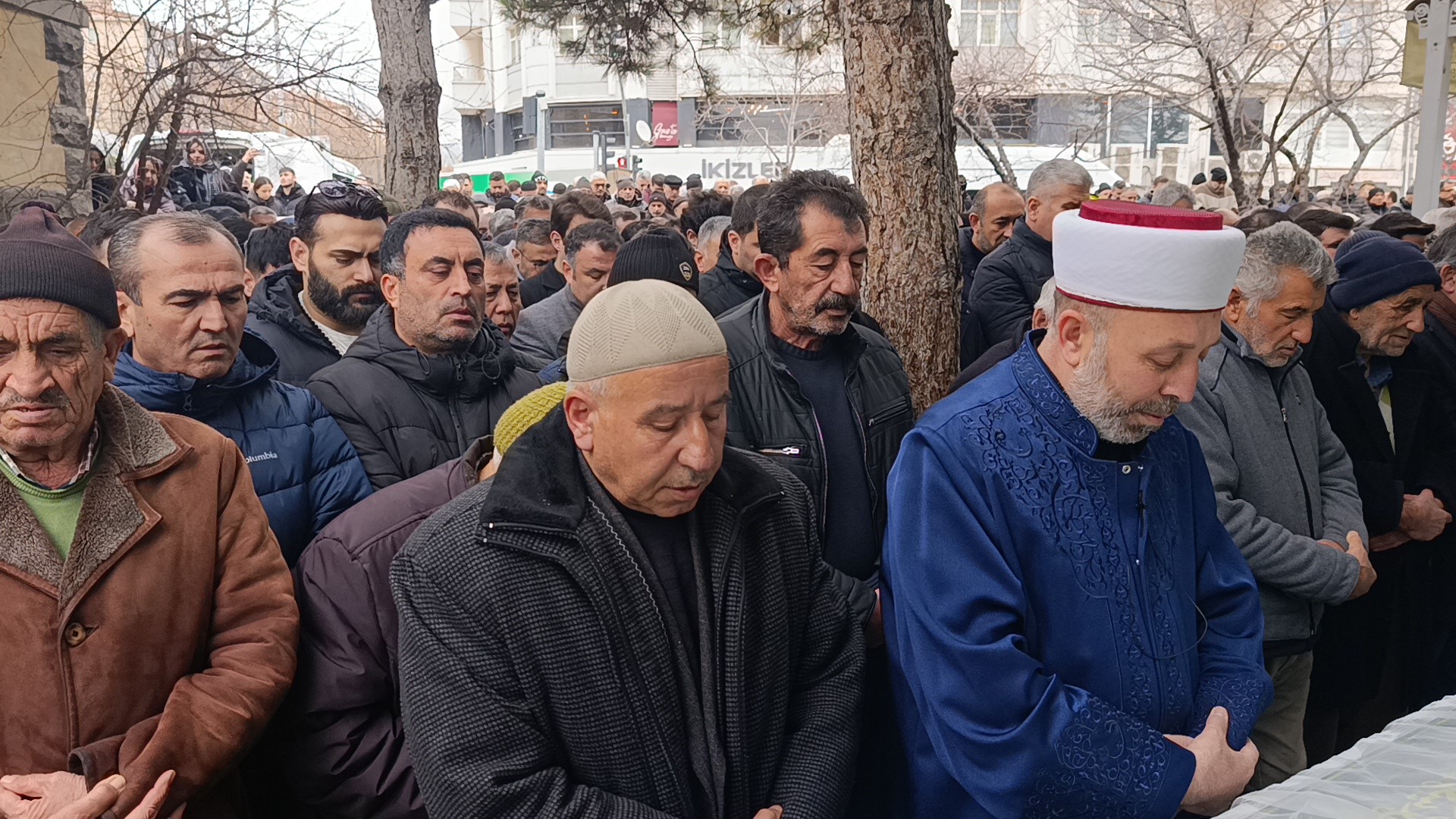 İzmir’in Menemen ilçesinde, hakkında uzaklaştırma kararı bulunan eski erkek arkadaşı