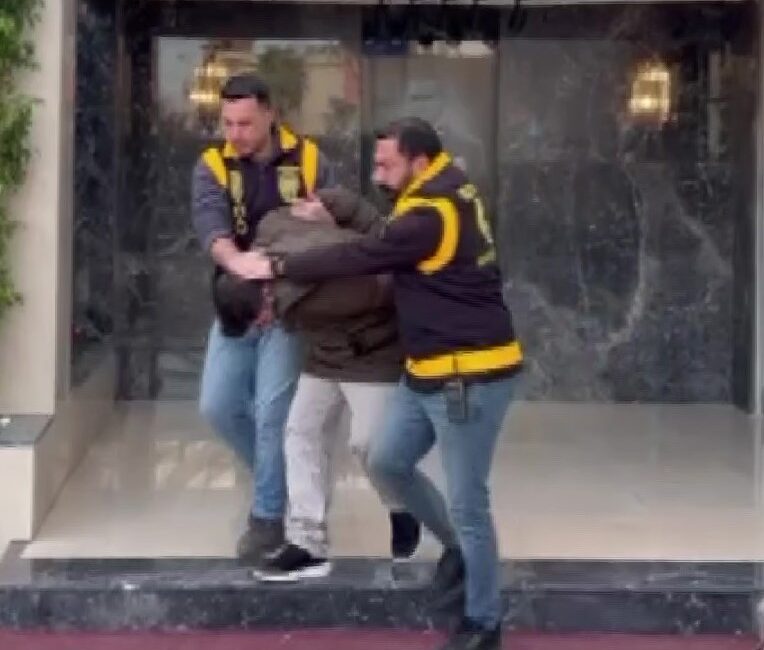 Olay, Seyhan ilçesi Gülpınar mahallesinde yaşayan lise öğrencisi R.G. (17)