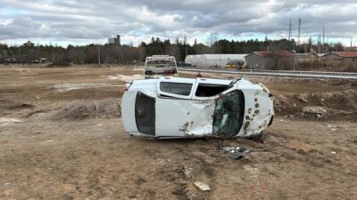 

Afyonkarahisar’da sürücüsünün kontrolünden çıkan otomobilin takla atarak şarampole devrildiği kazada