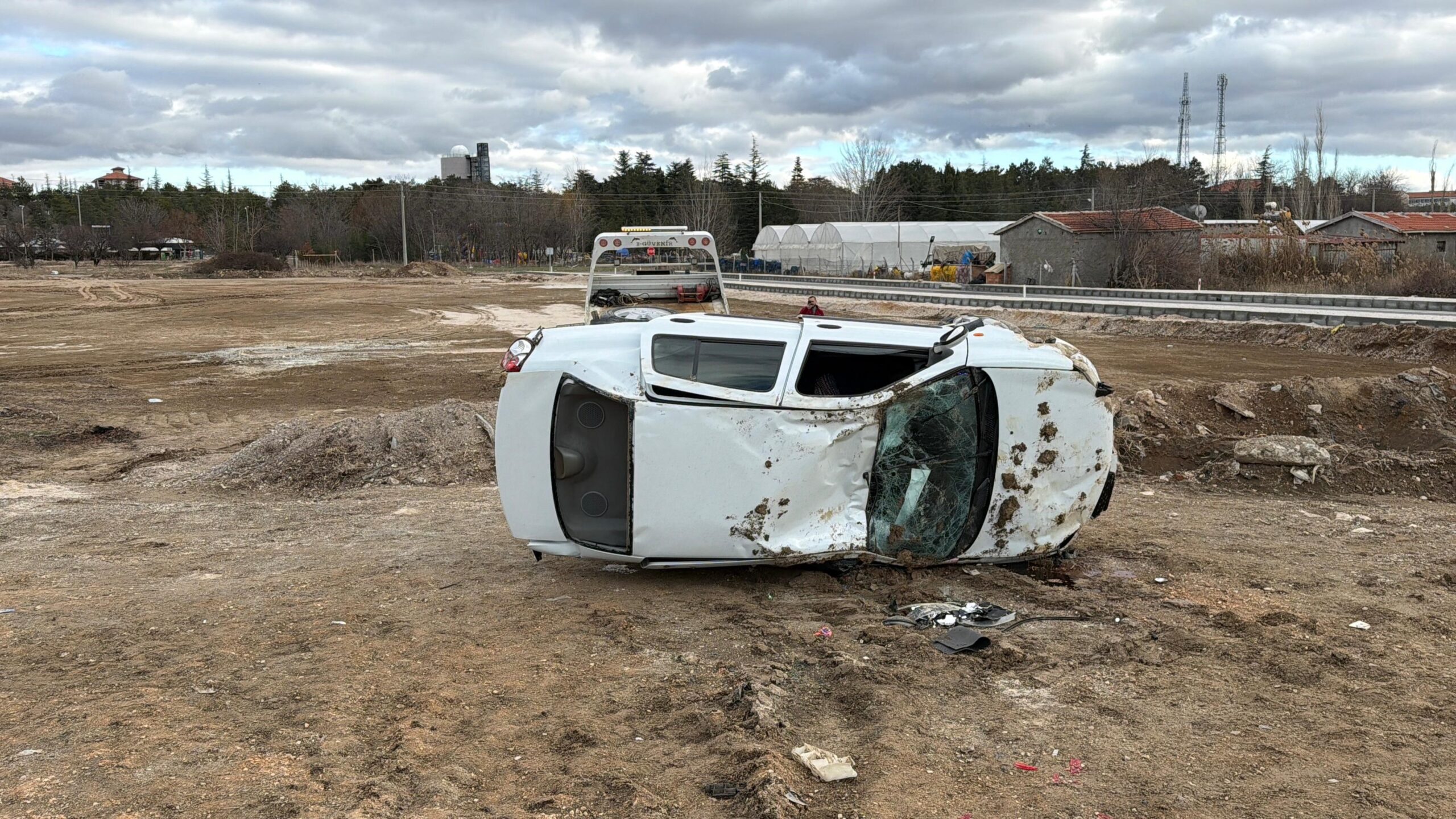 

Afyonkarahisar’da sürücüsünün kontrolünden çıkan otomobilin takla atarak şarampole devrildiği kazada