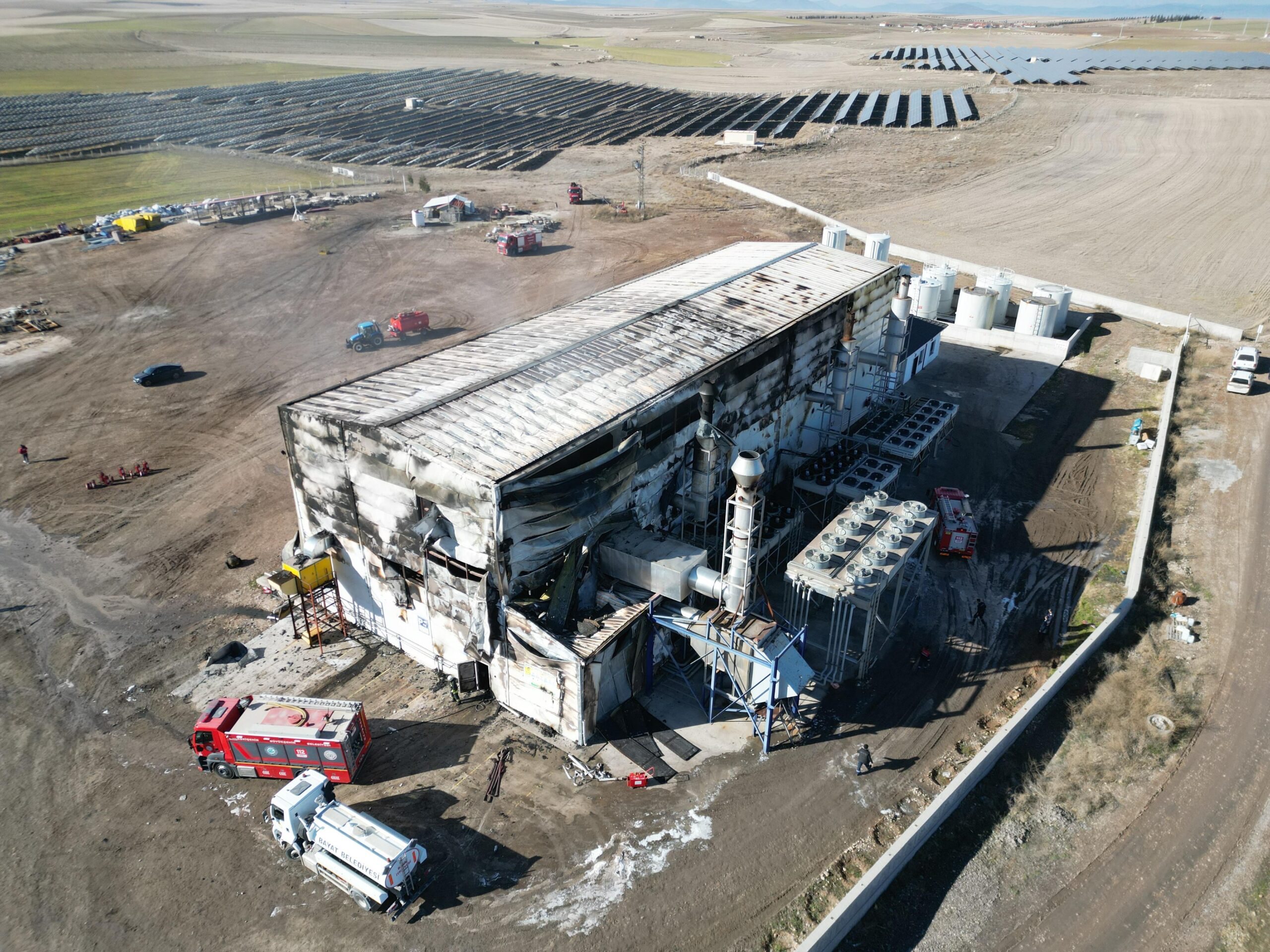 Afyonkarahisar’ın Emirdağ ilçesindeki bir elektrik üretim tesisinde çıkan yangın, itfaiye