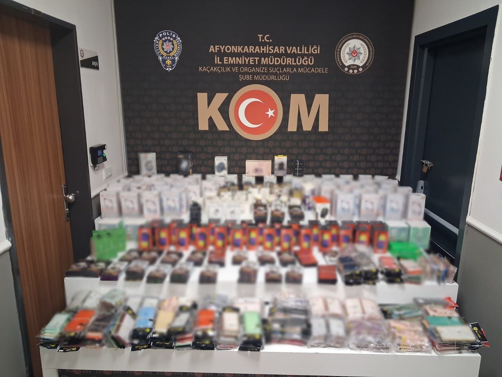 Afyonkarahisar'da polisin dikkati sayesinde yakalanan şüphelilerden biri, çıkarıldığı adli makamlarca