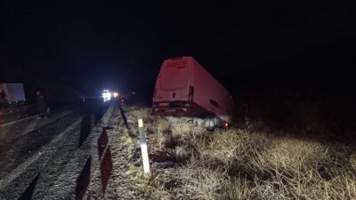 Afyonkarahisar’ın Karaadilli beldesi yakınlarında meydana gelen trafik kazasında, yağmur nedeniyle