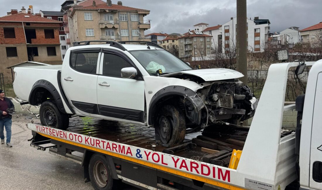 Afyonkarahisar'da arazinin aracının yaklaşık 5 metrelik refüjden aşağı uçarak bir