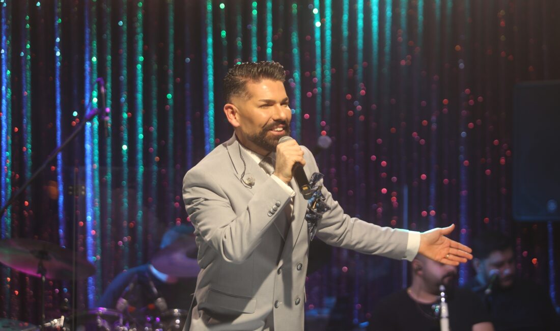 Bursa’da sahne alan ünlü eğlence sanatçısı Mehmet Çevik, İstanbul Cumhuriyet