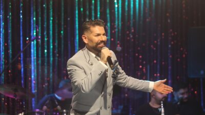 Bursa’da sahne alan ünlü eğlence sanatçısı Mehmet Çevik, İstanbul Cumhuriyet