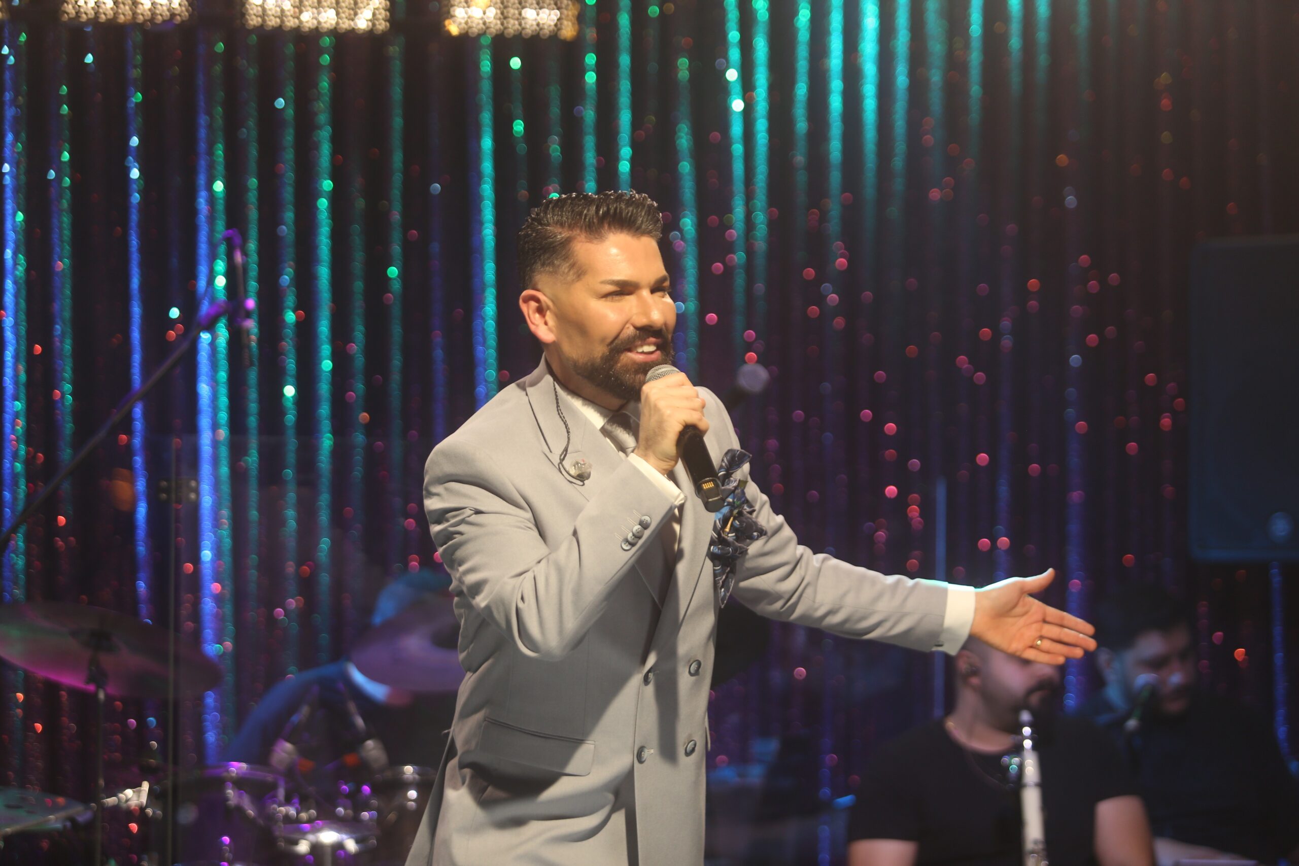 Bursa’da sahne alan ünlü eğlence sanatçısı Mehmet Çevik, İstanbul Cumhuriyet