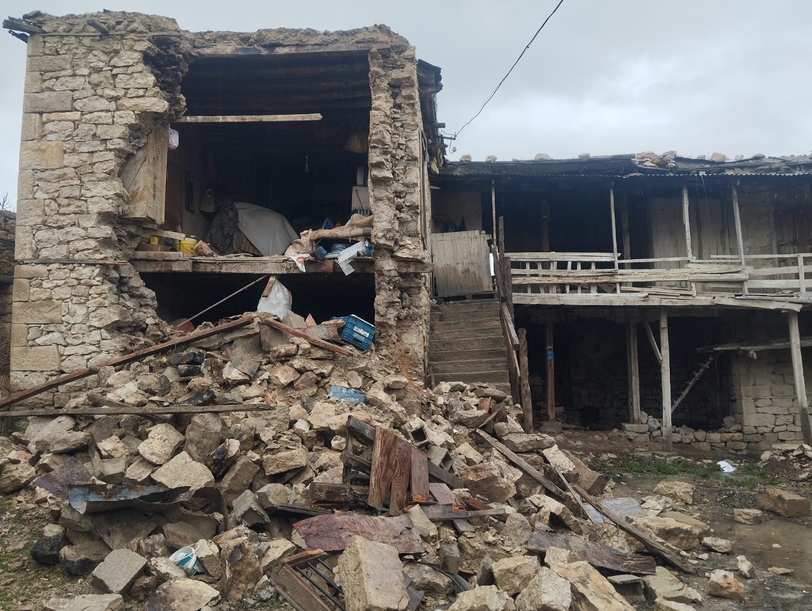 Mersin'in Tarsus ilçesindeki bir köyde vefat eden komşusuna ait evi