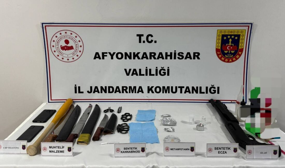 Gerçekleştirilen operasyonda; 5 bin 990 kullanımlık sentetik kannabinoid, satışa hazır