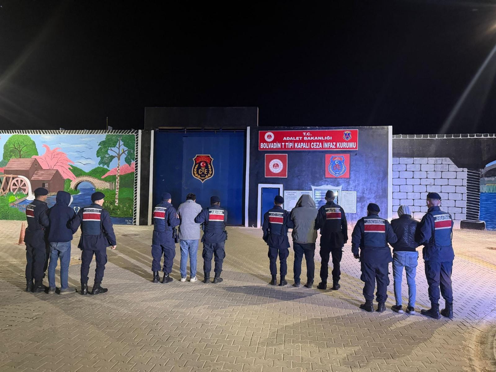 Afyonkarahisar İl Jandarma Komutanlığı ekipleri, uyuşturucu ile mücadele kapsamında yürüttüğü