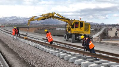 Vali Yiğitbaşı, Ankara ile İzmir’i birbirine bağlayacak olan hızlı tren