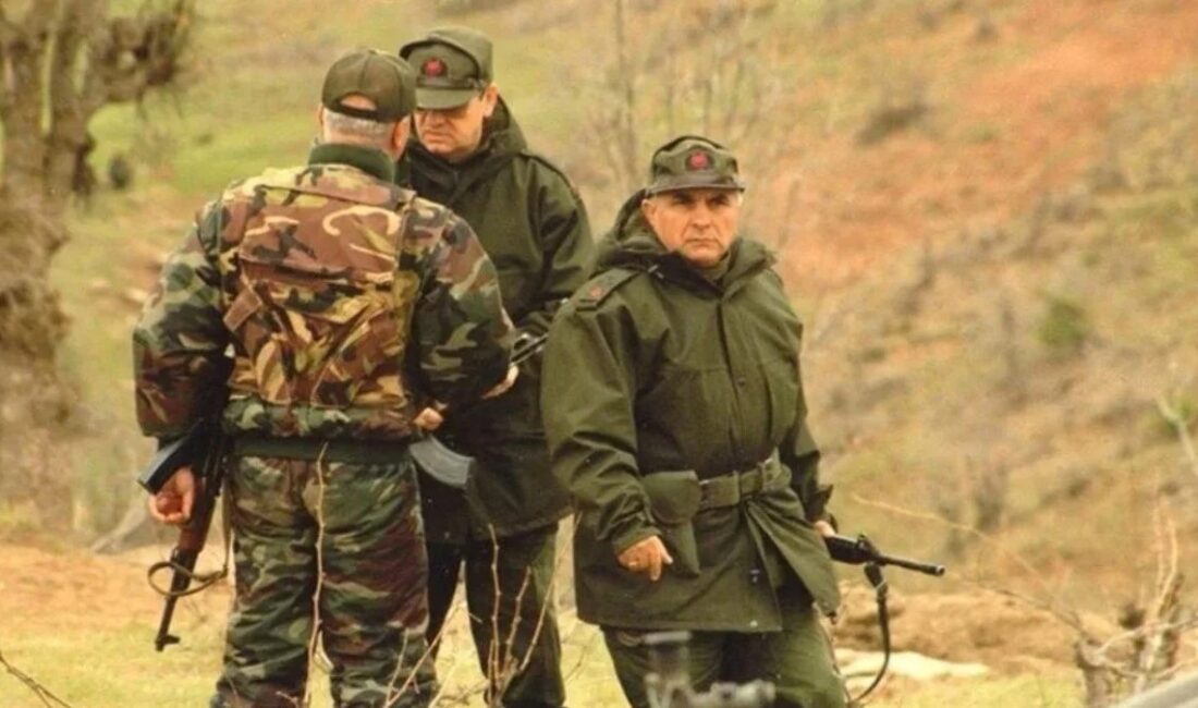 Türk bayrağımıza uzanan hain ellere karşı verdiği “vur” emriyle hafızalara