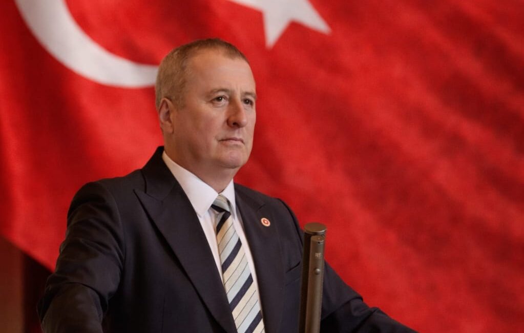 “Alın size açılım, eserinizle gurur duyun” İYİ Parti Afyonkarahisar Milletvekili Hakan Şeref Olgun, Türk Bayrağı’nın bu