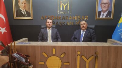Anahtar Parti Afyonkarahisar İl Başkanı Üzeyir Aladağ ve yönetim kurulu