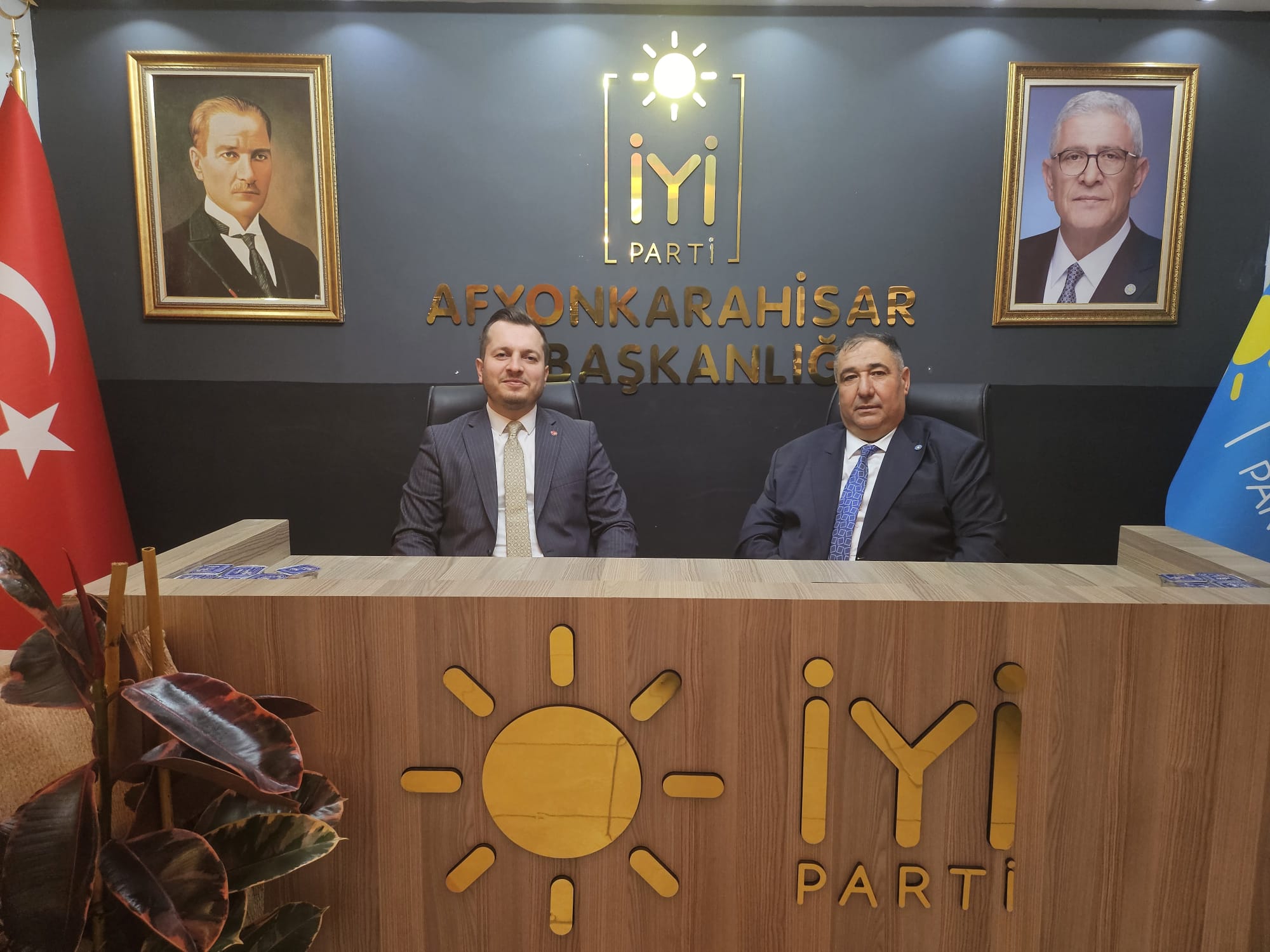 Anahtar Parti Afyonkarahisar İl Başkanı Üzeyir Aladağ ve yönetim kurulu