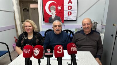 Atatürkçü Düşünce Derneği Afyonkarahisar Şube Başkanı Veli Cengiz, dernek binasında
