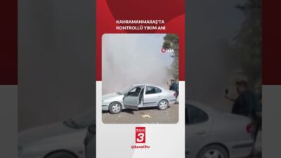 Elbistan’da rezerv alan çalışmaları kapsamında yıkılan bir bina, çevredeki araçlara