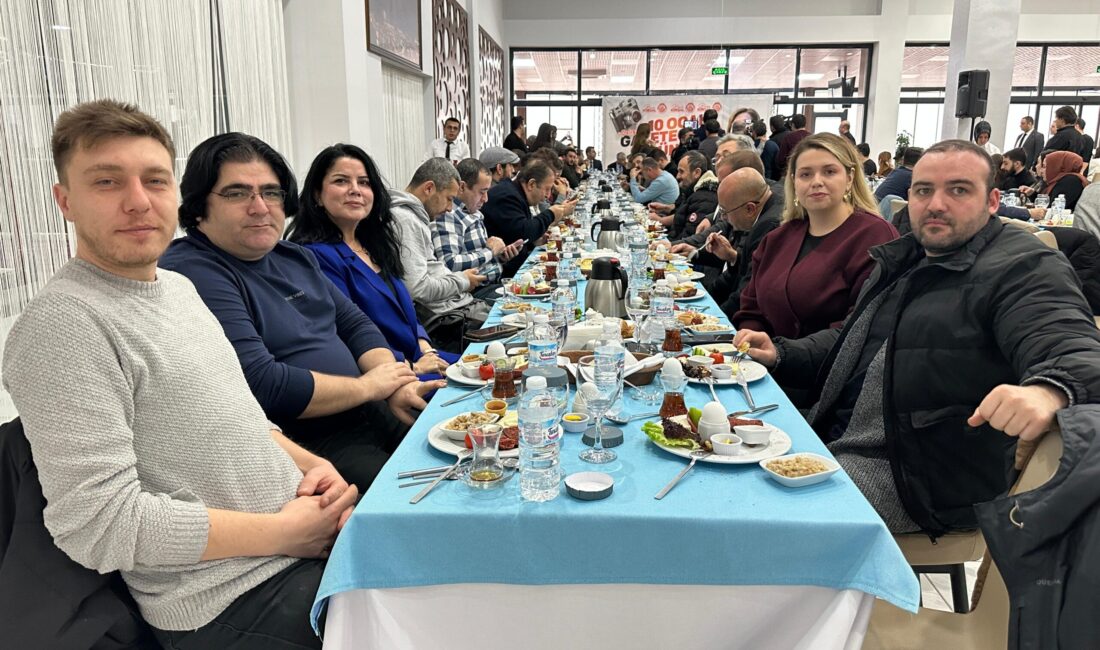 Programda konuşan Başkan Köksal, belediyenin bir yıllık çalışmalarını, hayata geçirilen