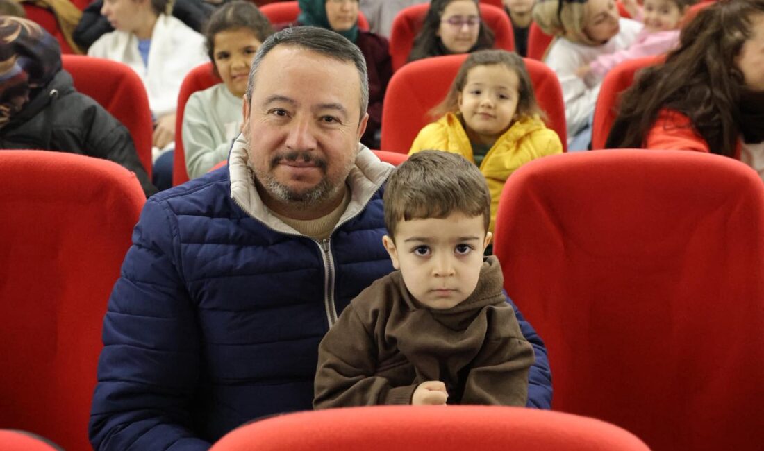 Sandıklı 100. Yıl İlçe Halk Kütüphanesi’nde sahnelenen ve 3–10 yaş