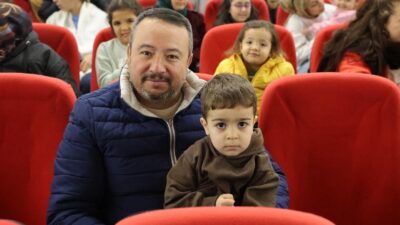 Sandıklı 100. Yıl İlçe Halk Kütüphanesi’nde sahnelenen ve 3–10 yaş