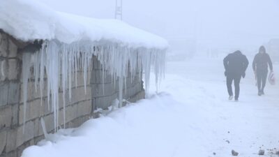 AFYONKARAHİSAR Afyonkarahisar’ın Sinanpaşa ve Sandıklı ilçelerinin yüksek kesimlerinde etkili olan