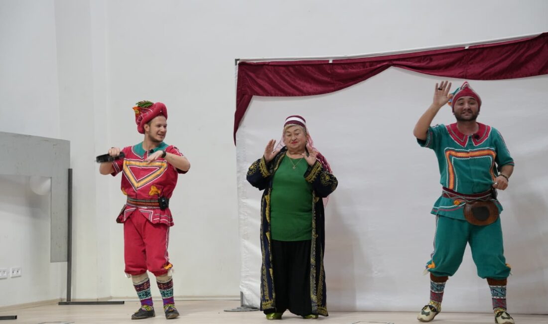 Afyonkarahisar’ın Bolvadin ilçesinde belediye tarafından çocuklara karne hediyesi olarak düzenlenen