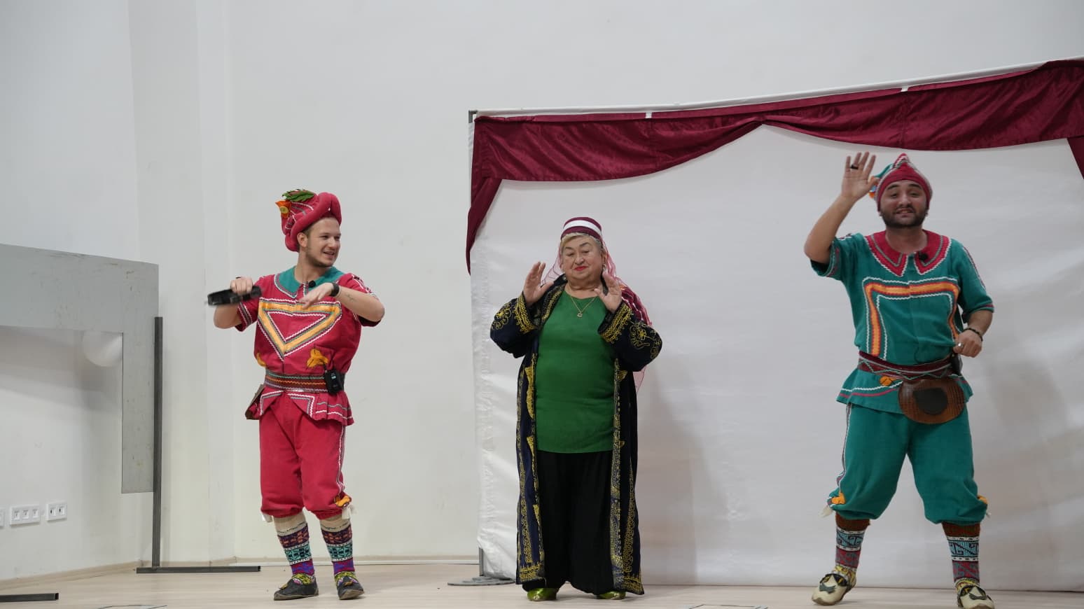 Afyonkarahisar’ın Bolvadin ilçesinde belediye tarafından çocuklara karne hediyesi olarak düzenlenen