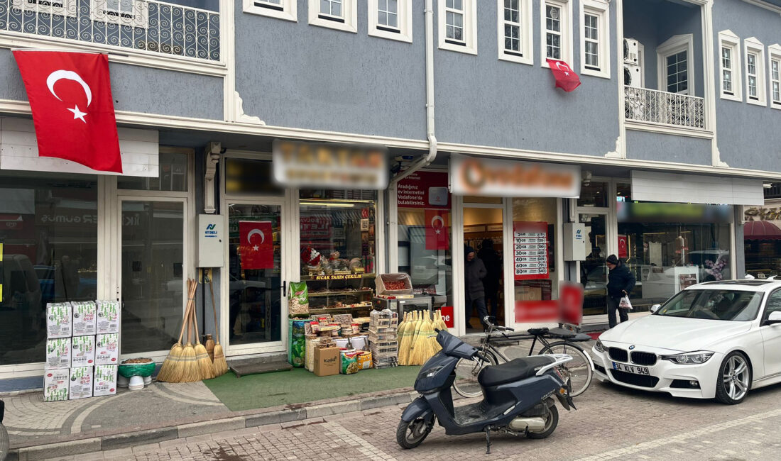 Bolvadin’den Türk bayrağına yapılan saldırıya sert tepki Nusaybin-Kamışlı sınır hattında, Suriye tarafında terör örgütü YPG yandaşları tarafından