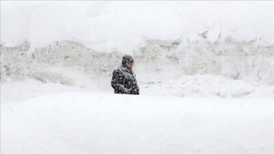 Karadeniz üzerinden gelen soğuk ve yağışlı havanın etkili olduğu Türkiye'de,
