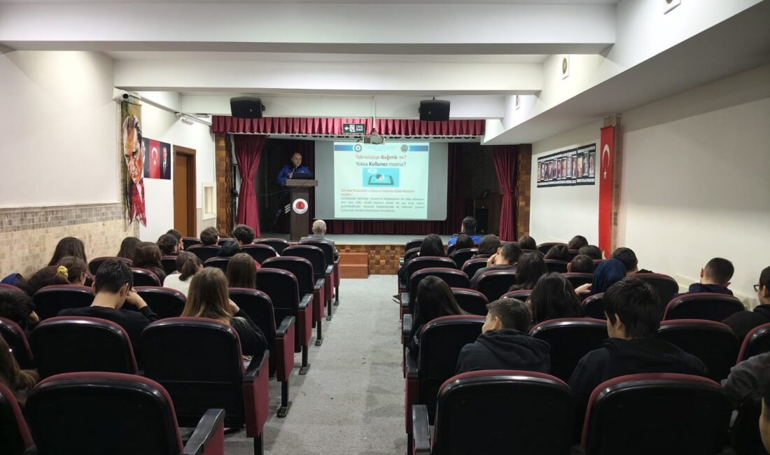 Afyonkarahisar İl Emniyet Müdürlüğü ekipleri, gençlerin güvenli, bilinçli ve sorumluluk