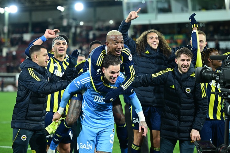 Trendyol Süper Lig'in 18. haftasında Fenerbahçe, deplasmanda Corendon Alanyaspor'u 3-2