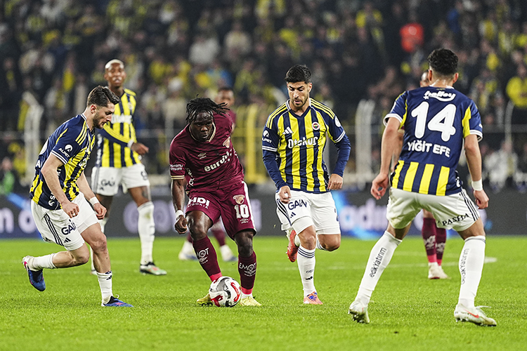 Trendyol Süper Lig'in 19. haftasında Göztepe'yi konuk eden Fenerbahçe, rakibiyle