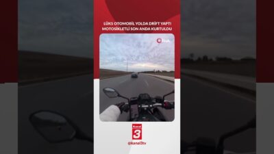 Adana’da bir motosikletli, trafikte drift atarak ilerleyen lüks otomobille çarpışmaktan