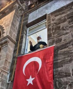 Menzil Tarikatı’nın önde gelen isimlerinden Muhammed Saki Erol, İzmir’in Karabağlar