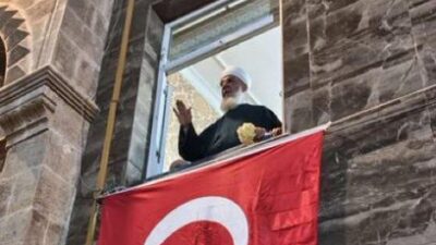 Menzil Tarikatı’nın önde gelen isimlerinden Muhammed Saki Erol, İzmir’in Karabağlar
