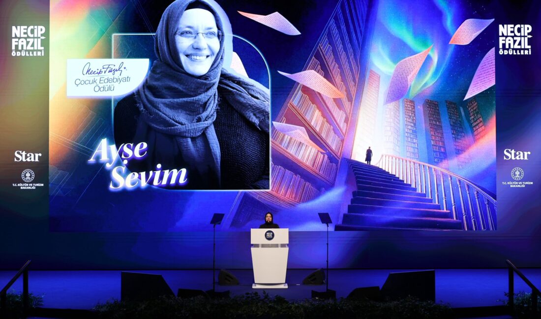Necip Fazıl Ödülleri Töreni’nde “Necip Fazıl Çocuk Edebiyatı Ödülü”ne layık