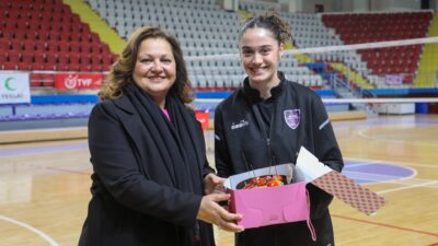 Afyonkarahisar Belediye Başkanı Burcu Köksal, şehrin başarılı kadın voleybol takımı