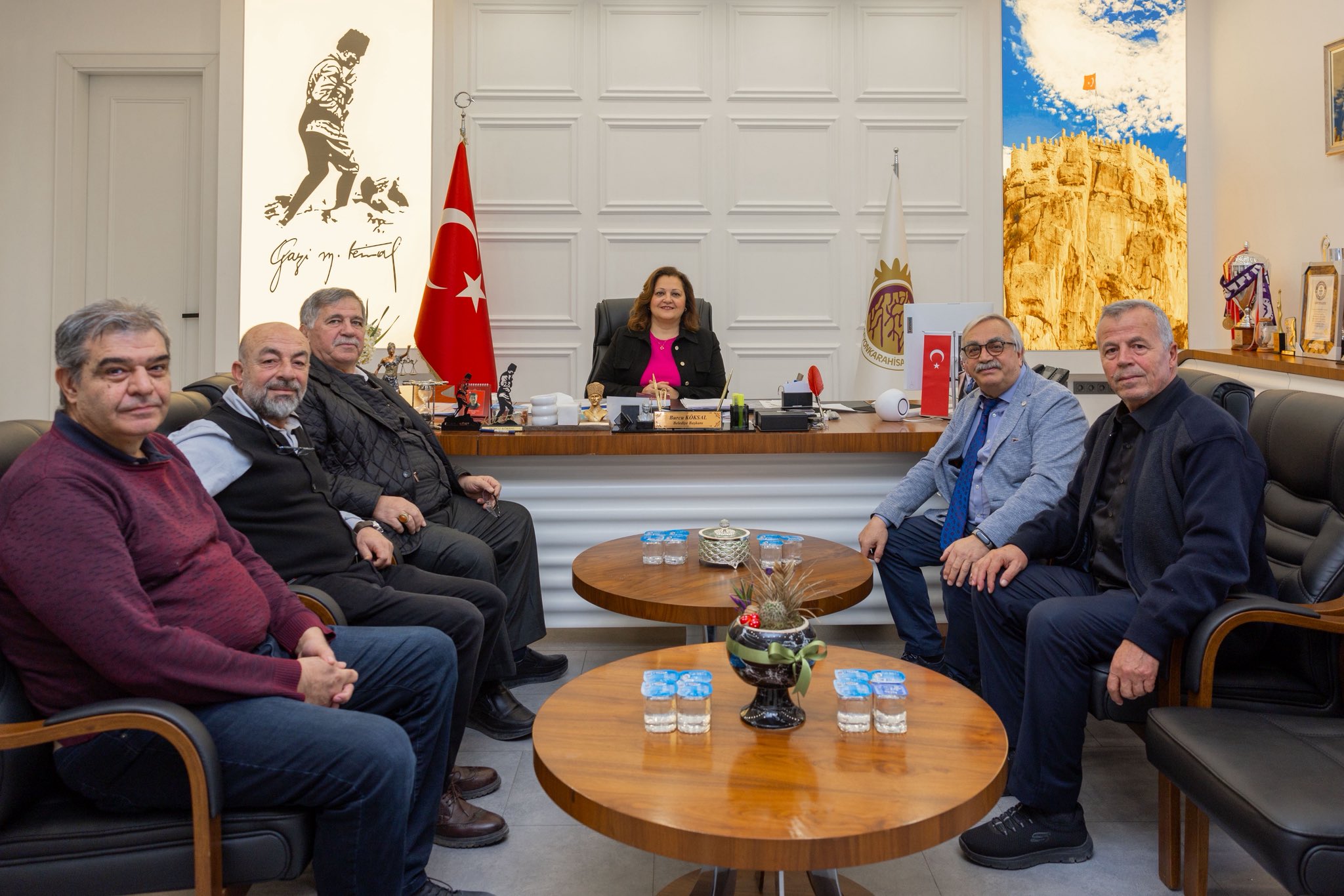 Afyonkarahisar Belediye Başkanı Burcu Köksal, şehirdeki hizmet sektörünün önemli temsilcilerini