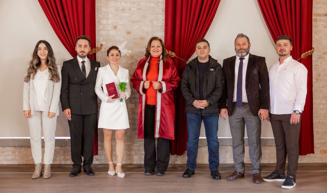 Afyonkarahisar Belediye Başkanı Burcu Köksal, sosyal belediyecilik ve vatandaşlarla iç