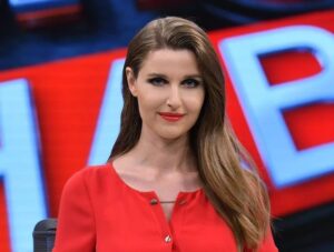 Televizyon dünyasının tanınmış simalarından ana haber spikeri Pınar Erbaş, Show