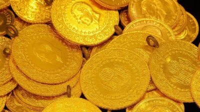 Fiziki gram altın 7.045 TL’yi aşarak yeni bir rekor kırdı.